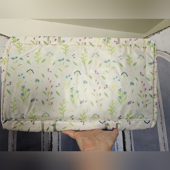 NWT Lug Rover Xl Tote In Meadow Retreat - Picture 4 of 10